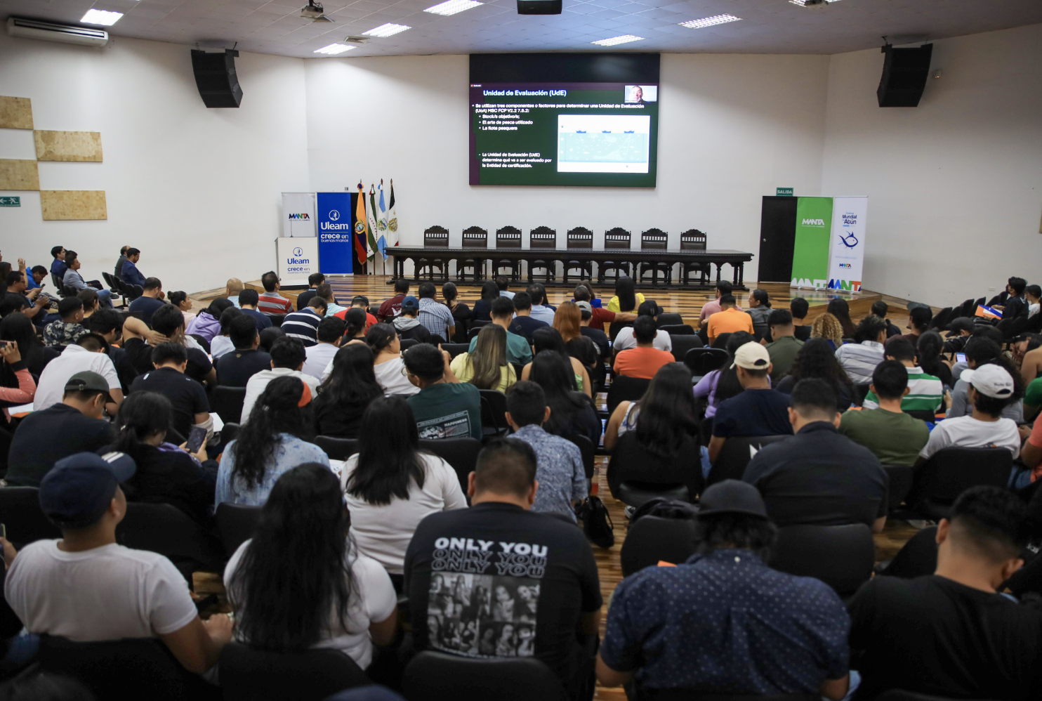 Ponencia en sala de Expopesca